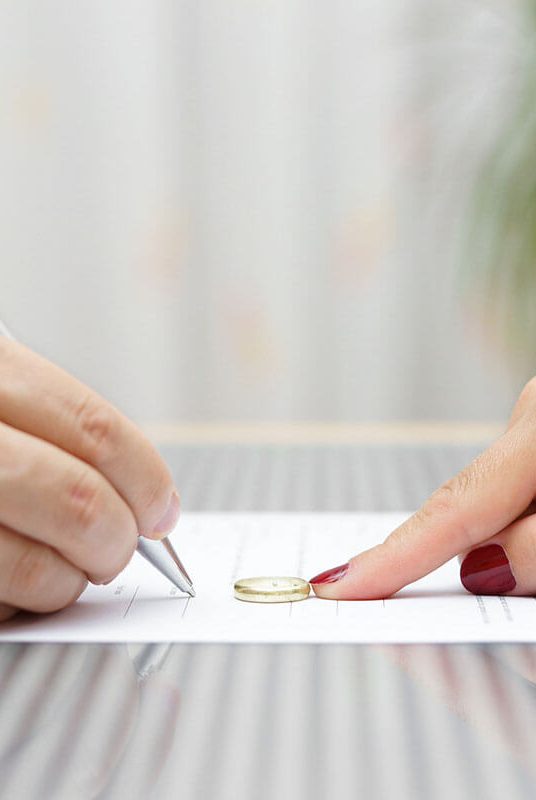 Pozew o rozwód - jak napisać, co powinien zawierać i gdzie go złożyć?